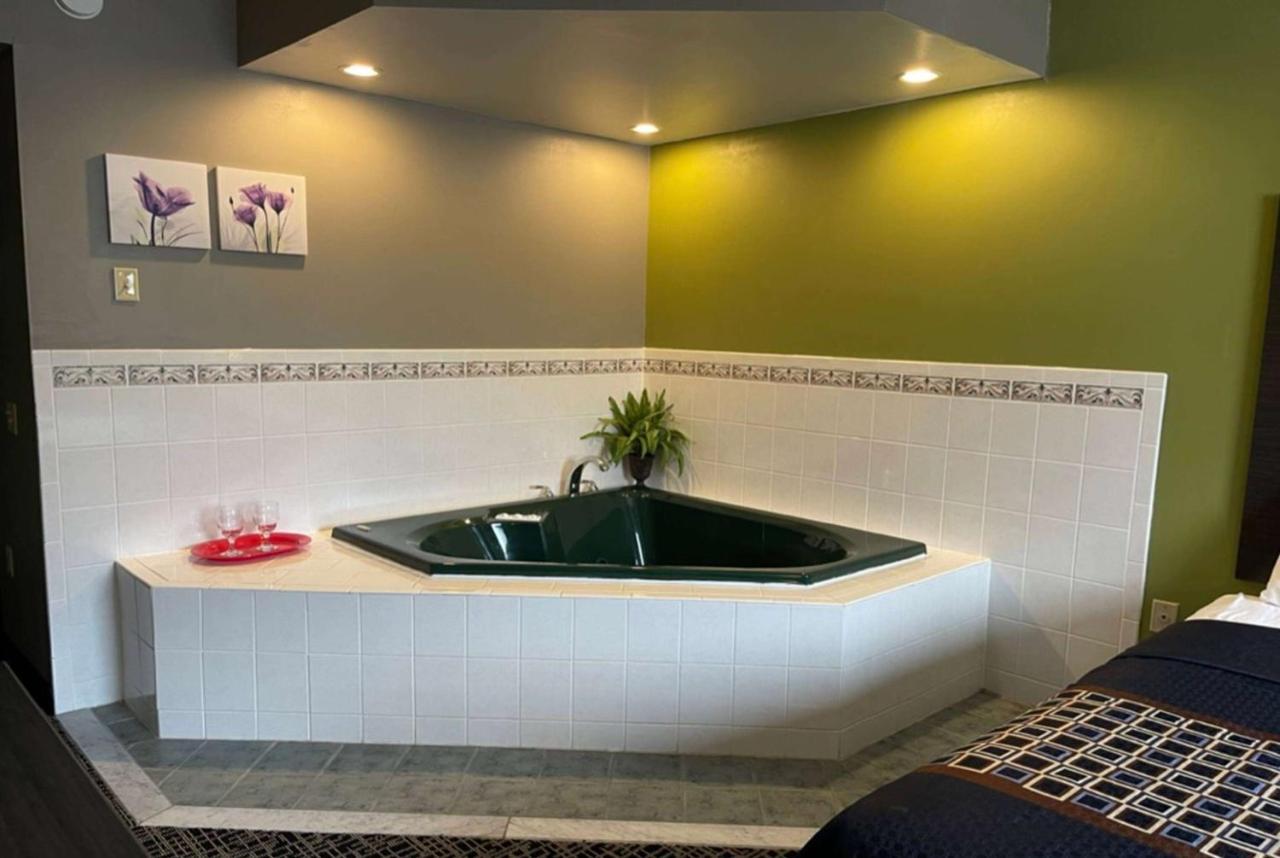 Wingate By Wyndham George Hotel 2*