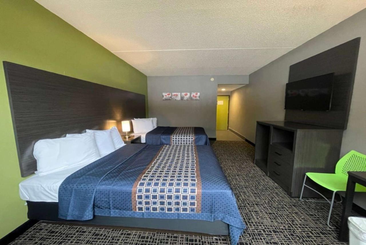 Wingate By Wyndham George Hotel 2*